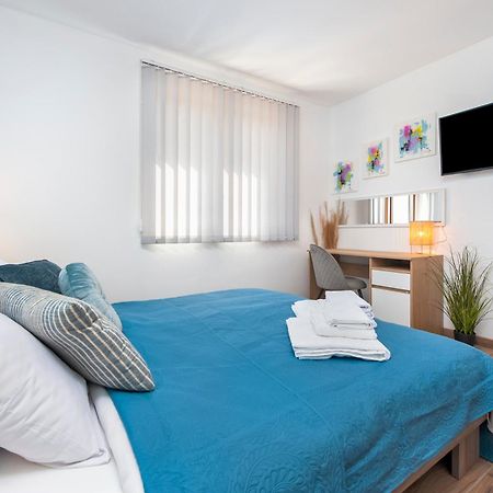 Apartman Lorena โรวีน ภายนอก รูปภาพ