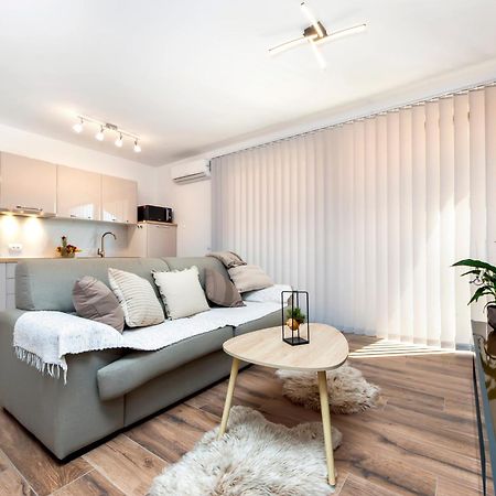 Apartman Lorena โรวีน ภายนอก รูปภาพ