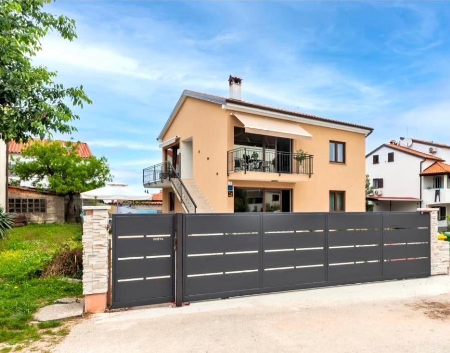 Apartman Lorena โรวีน ภายนอก รูปภาพ