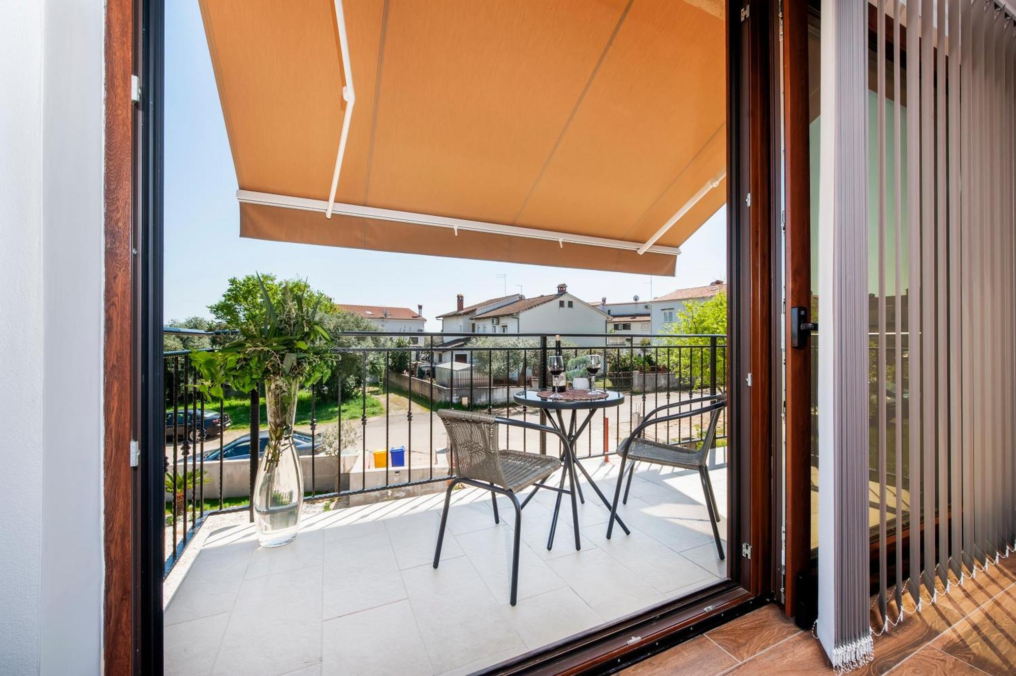 Apartman Lorena โรวีน ภายนอก รูปภาพ