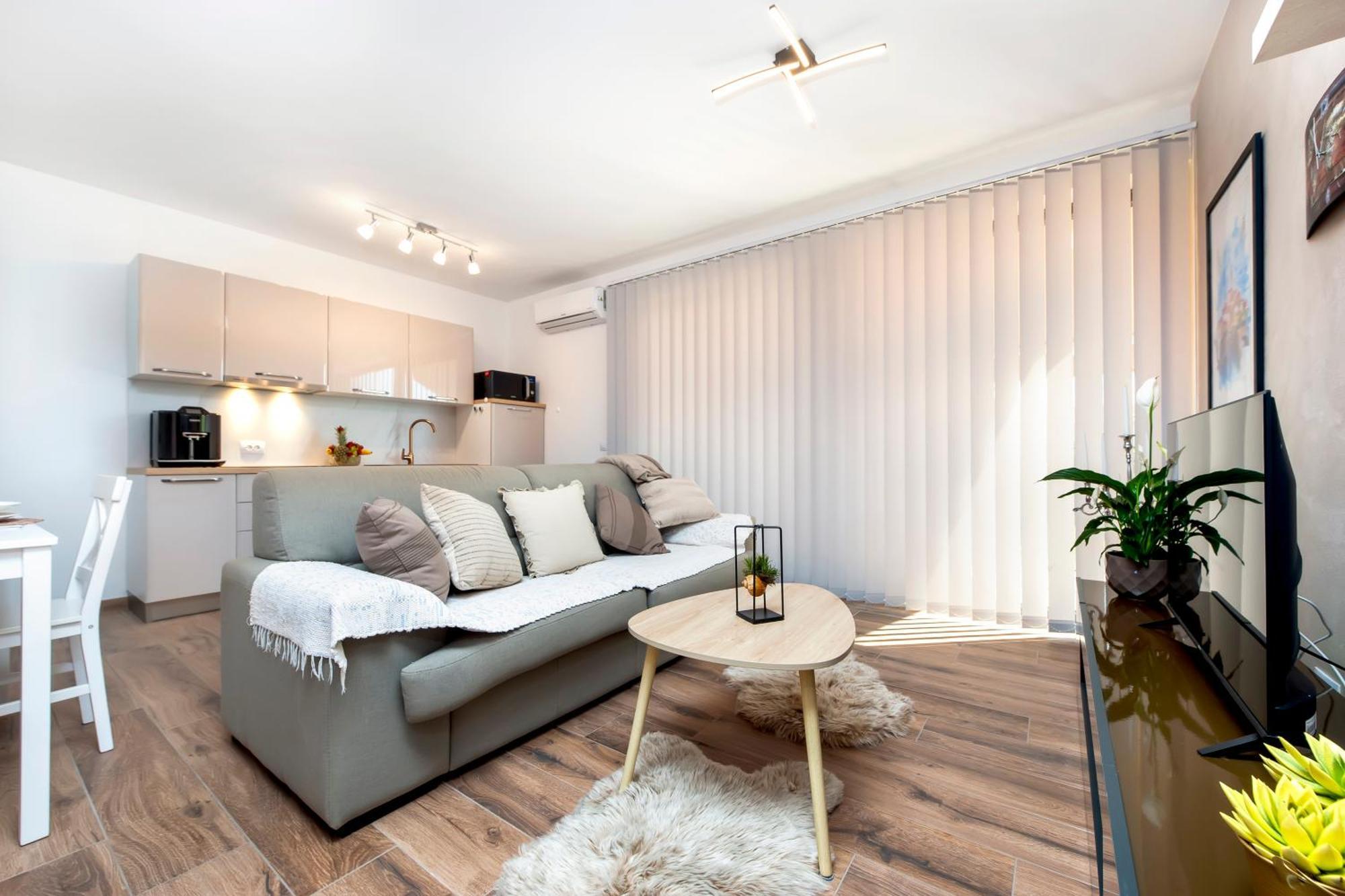 Apartman Lorena โรวีน ภายนอก รูปภาพ